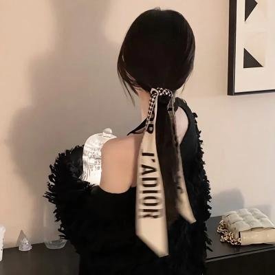 死对头破产后被我包养了