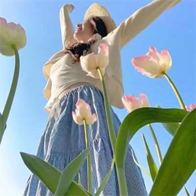 向天真的女生投降